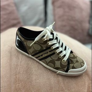 COACH AUTHENTIC BRITT SNEAKERS. IN GREAT CONDITION,PLEASE SEE PICTURES.